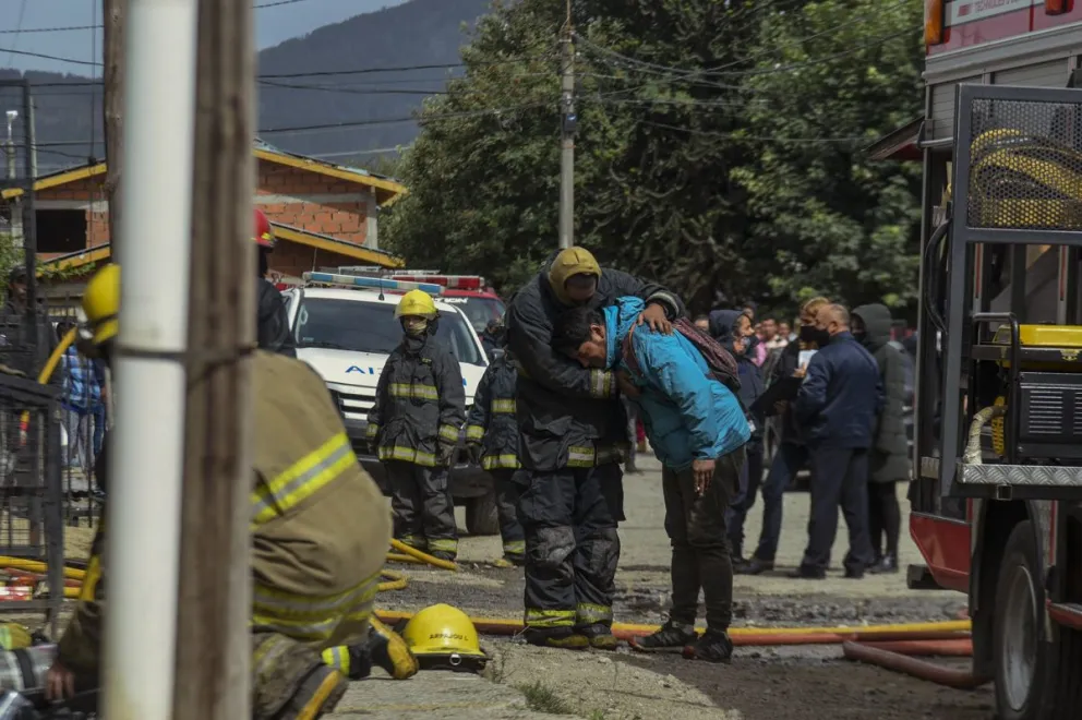 La peor noticia: un niño falleció en el incendio de Arrayanes