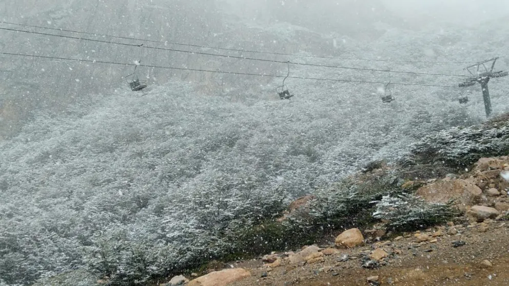 La nieve dice presente este verano en el cerro Catedral