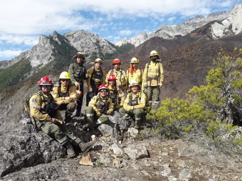 El foco que había avanzado hacia jurisdicción Bariloche logró ser contenido