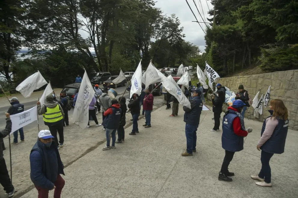 Uthgra volvió a manifestarse y pide la clausura de un hotel