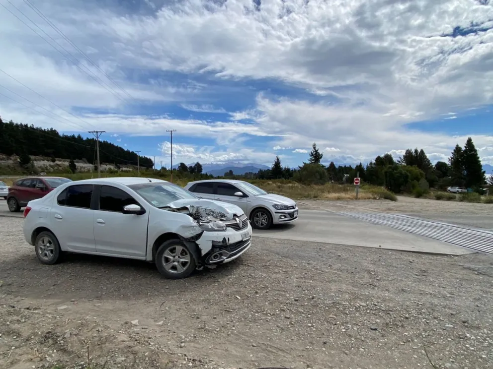 Un auto chocó contra el Tren Patagónico
