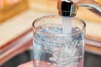 Detección de microplásticos en agua potable y agua dulce