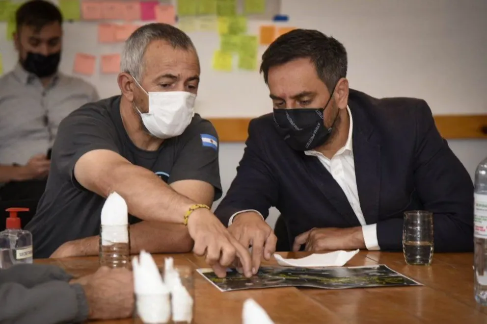 Cabandié: "los incendios los apagan hombres y mujeres, los medios aéreos son un complemento”