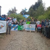 Marcha a Lago Escondido: denuncias por el bloqueo y amenazas a los manifestantes