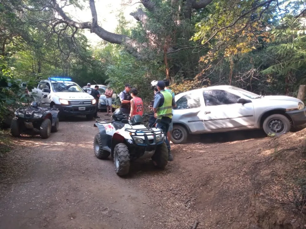 Robaban un auto y fueron interceptados