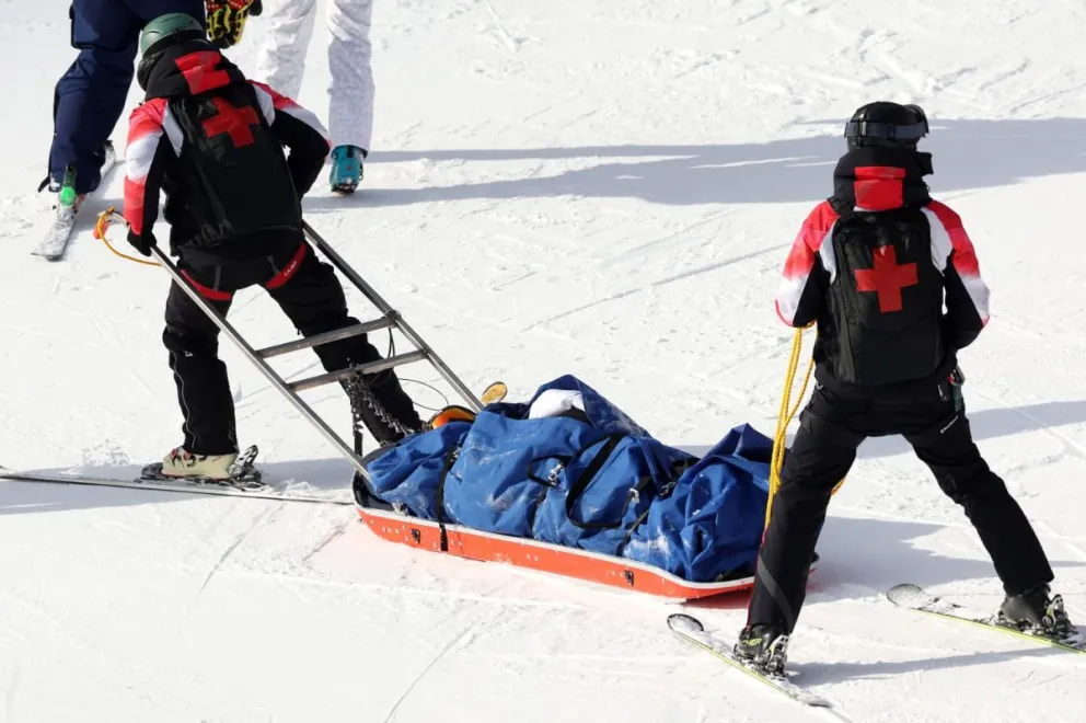 Pisteros Socorristas argentinos asistieron a una corredora en los Juegos Olímpicos