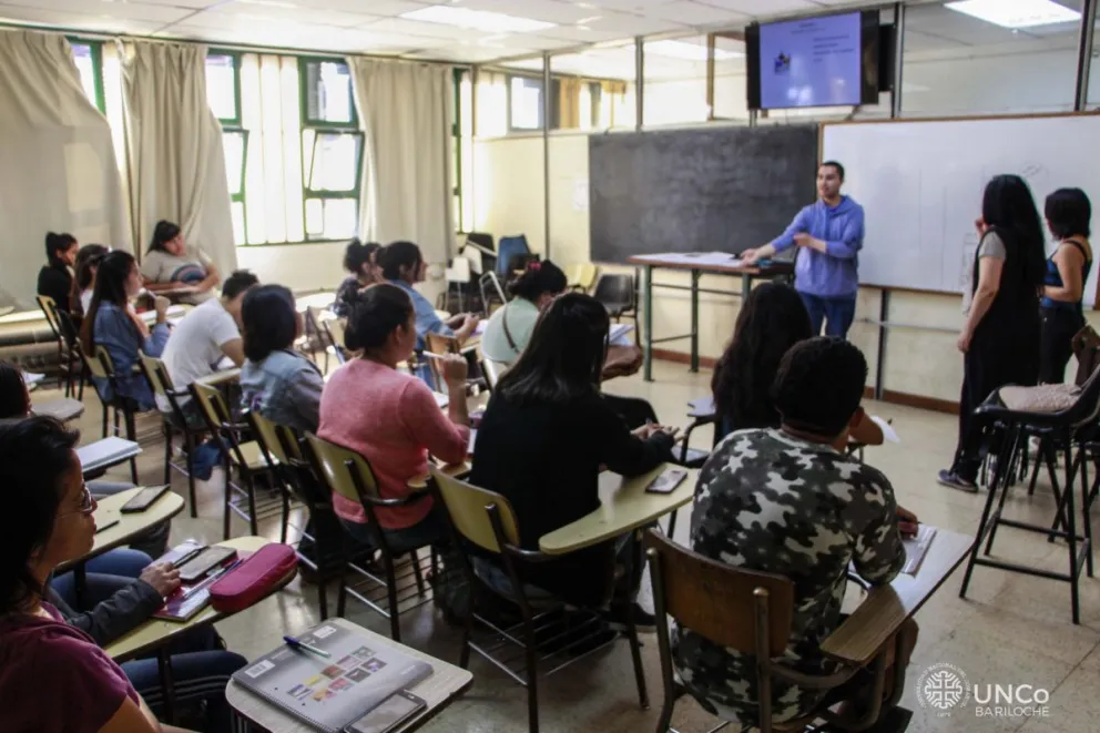 Sin exigencia del pase sanitario, la Unco vuelve a la "presencialidad cuidada"