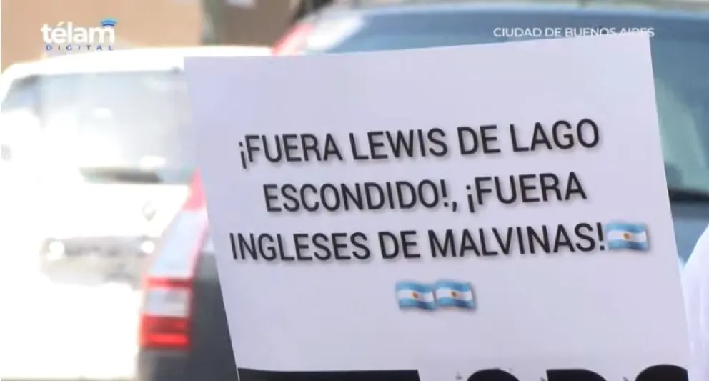 Marcharon a la Casa de Río Negro para reclamar por Lago Escondido