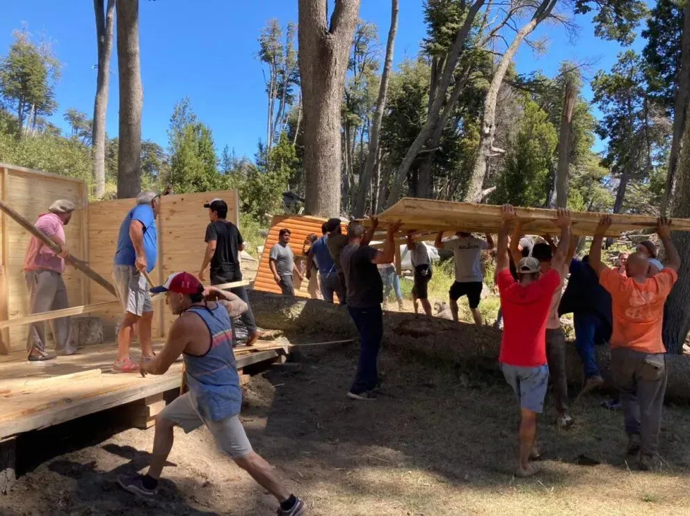 Vecinos frenaron una ocupación en la costa del lago Traful