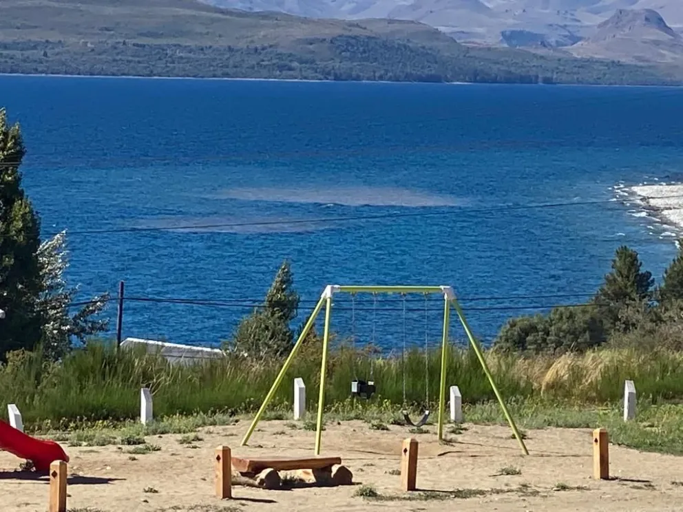 Desperfecto en la planta depuradora provocó una mancha en el lago