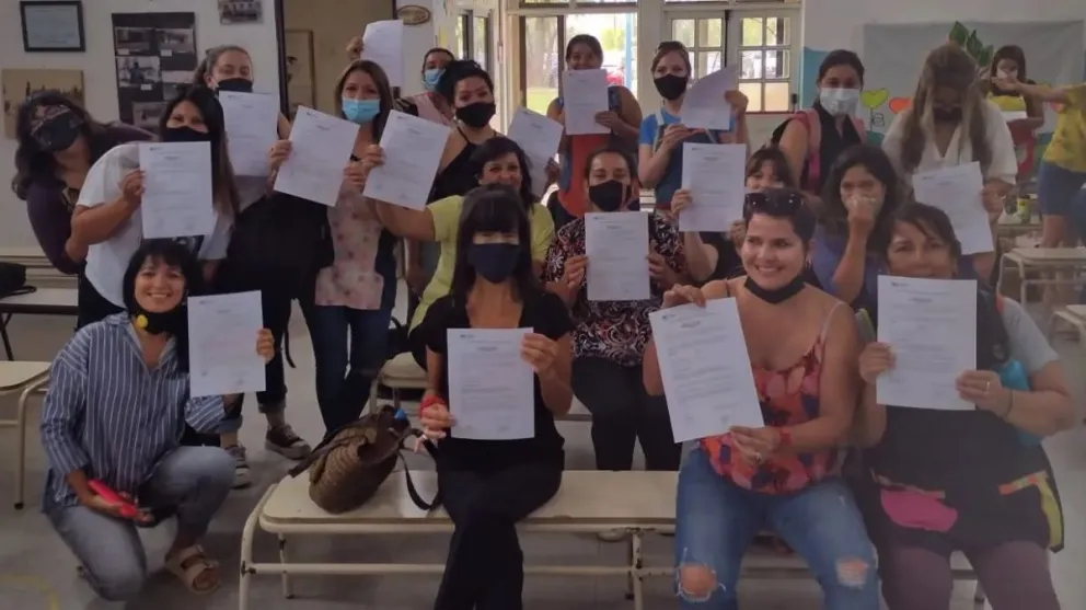 Más de 600 docentes pudieron titularizar sus cargos