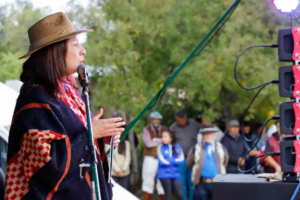 Carreras anunció la regularización de la propiedad de la tierra