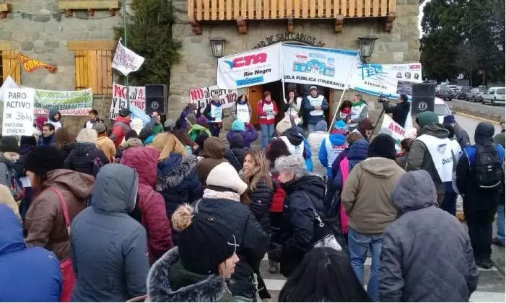 Docentes y estatales convocan paro y movilización