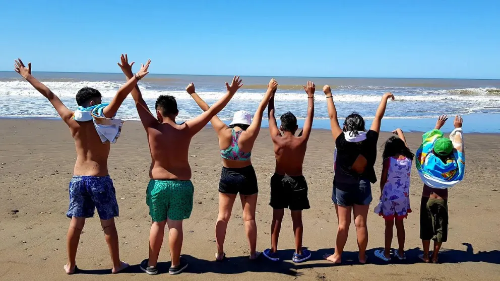 Chicos y chicas del Caina disfrutaron de vacaciones en las playas