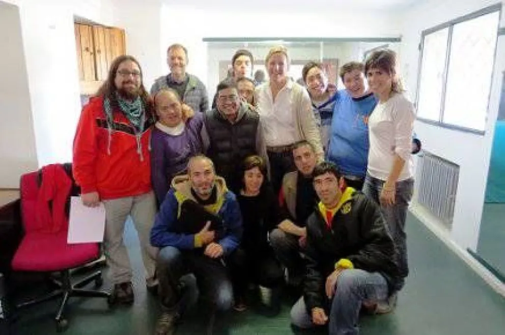 Municipalidad hizo aporte para gira europea del grupo de danza de Cre-Arte