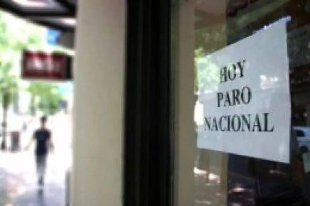 Bancos cerrados por reclamo salarial