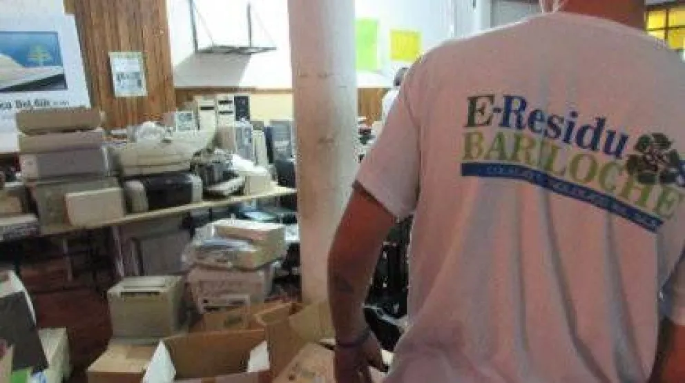 Jóvenes reciclarán basura electrónica para acortar la brecha digital
