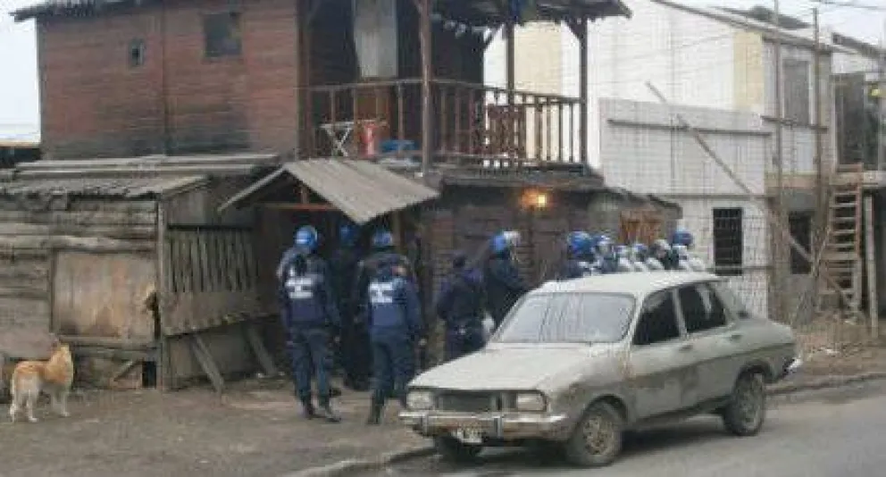 Secuestran importante cantidad de alcohol que comercializaban clandestinamente