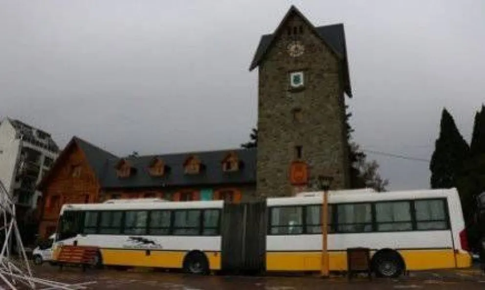 Cuestionan micro "articulado" de Autobuses Santa Fe