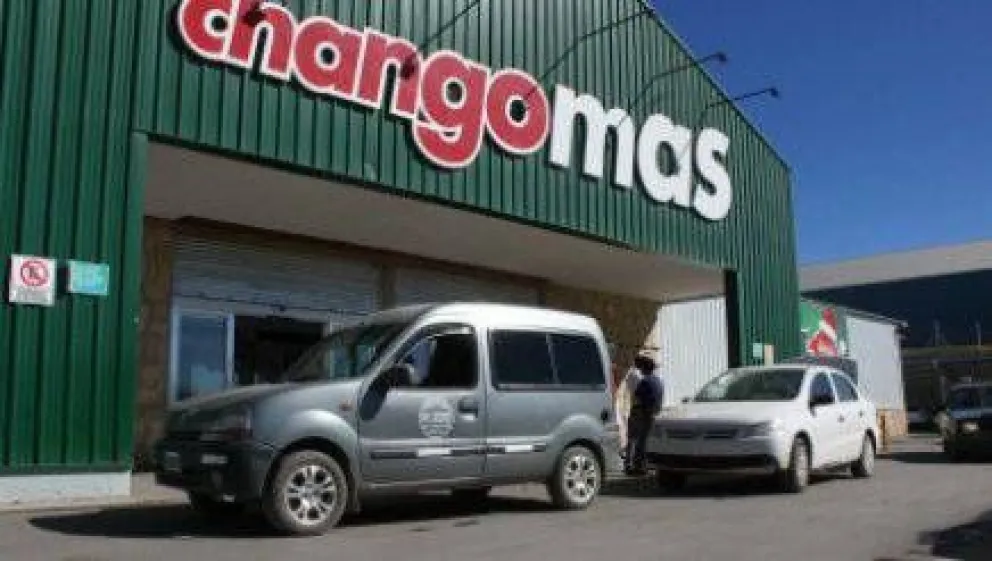 Tres personas detenidas tras intentar robar en un supermercado