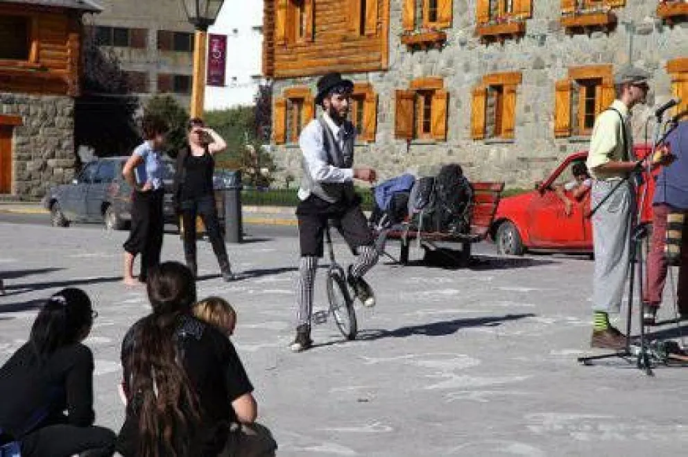 Música y color para reclamar una "regulación correcta" de espacios culturales