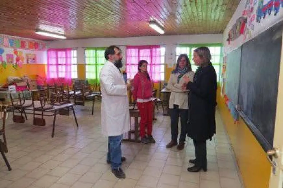 Tras caída de cenizas, Martini recorrió escuelas