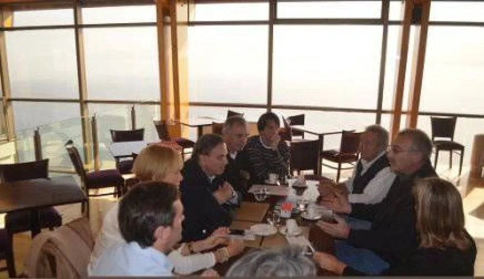 Senadores se reunieron con empresarios turísticos y hoteleros