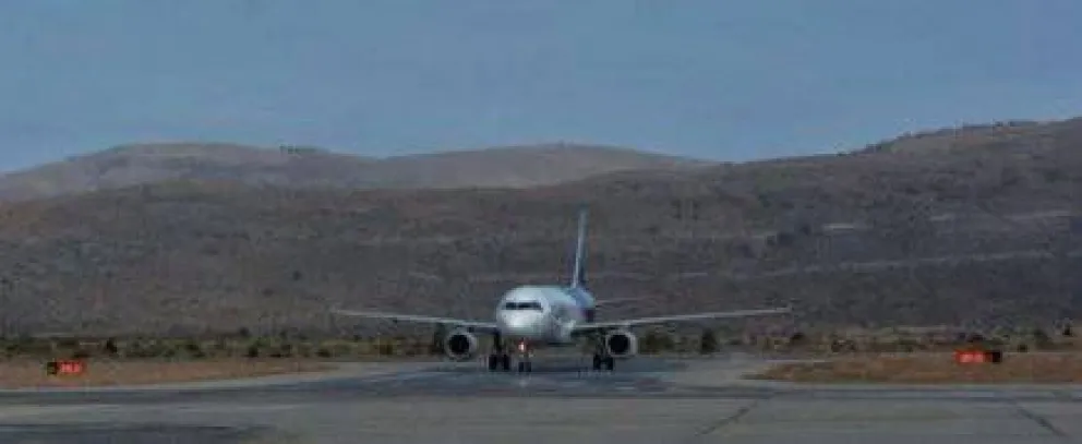 Aterrizó un avión de Lan, el primero después de las cenizas