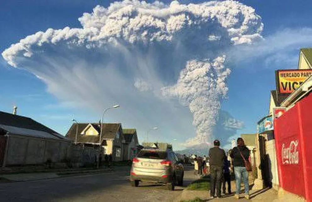 Menos cenizas en el Calbuco, pero sigue la actividad