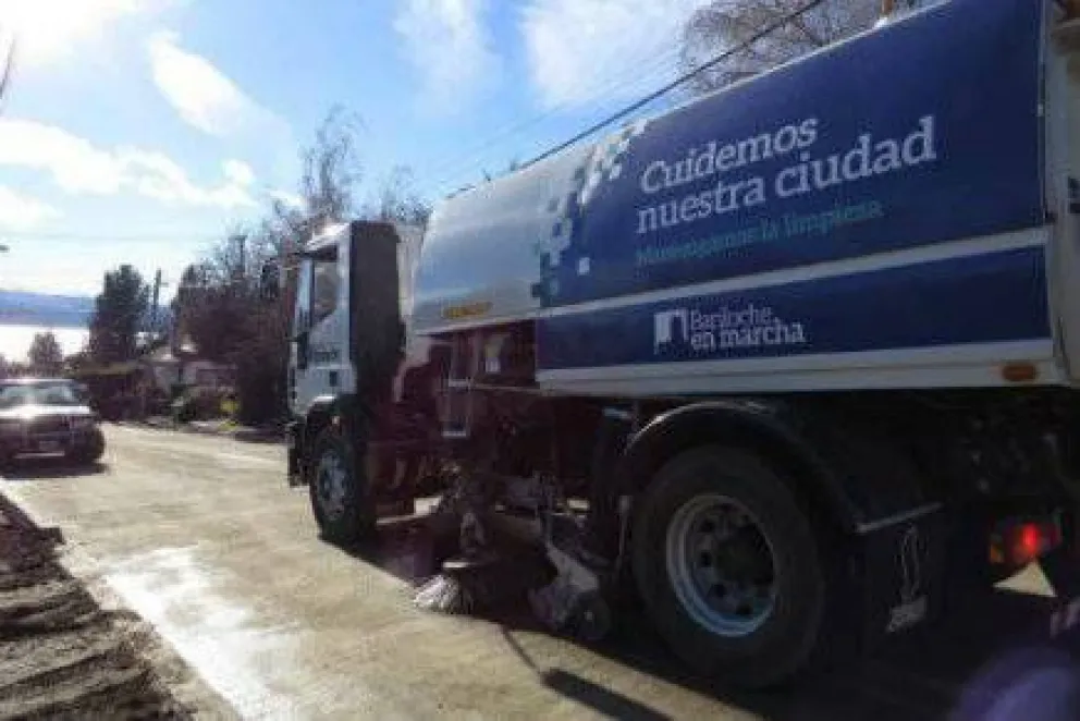 Piden precaución por trabajo de barredora