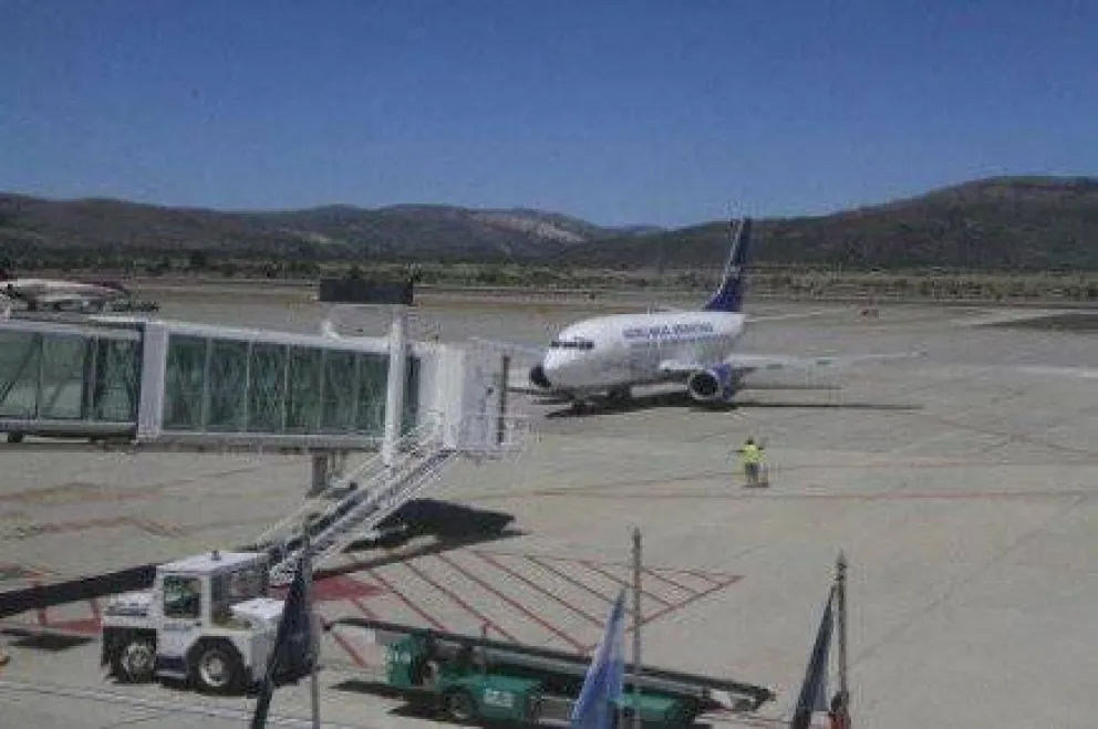 Gestionan apertura del aeropuerto y bancos