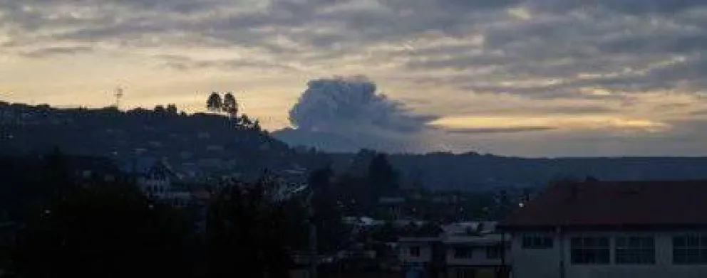 El Calbuco emana una nueva fumarola