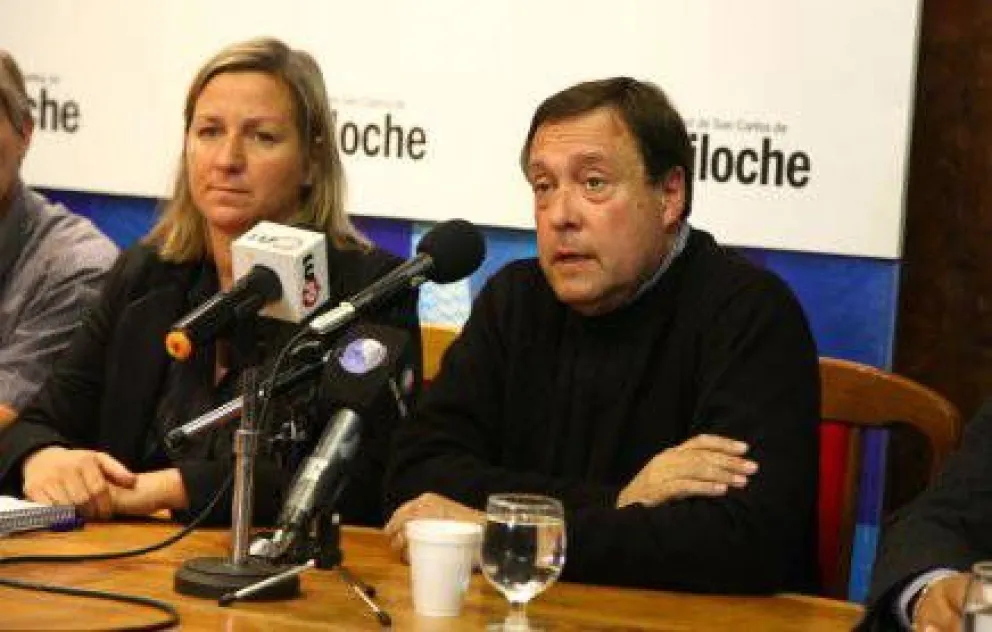 El agua es potable, reparten barbijos y controlan precios