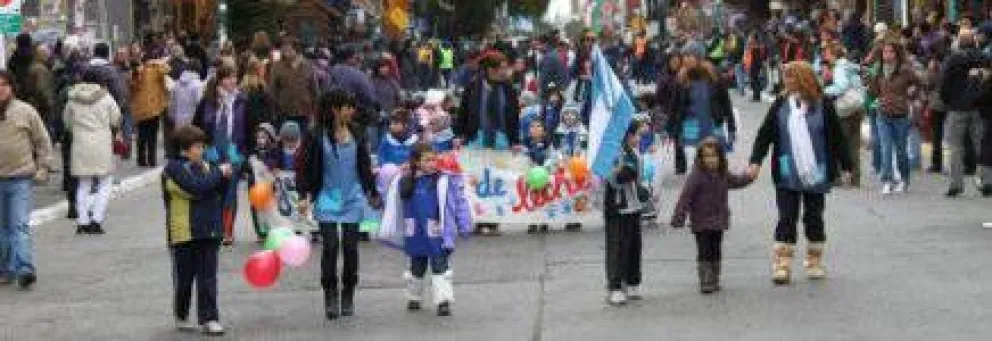 Convocan para el desfile del 3 de mayo