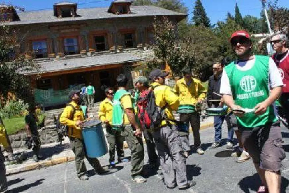 Brigadistas de Parques logran contratos anuales