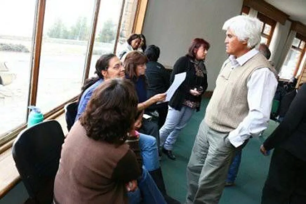 Trabajadores judiciales retienen servicios por reclamo salarial