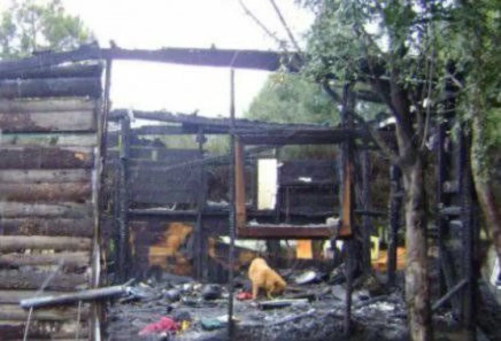 El fuego destruyó una vivienda