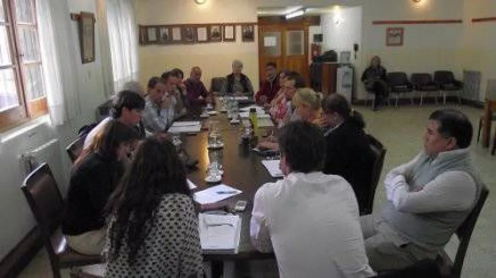 Reclaman soluciones a los problemas de transporte en Dina Huapi