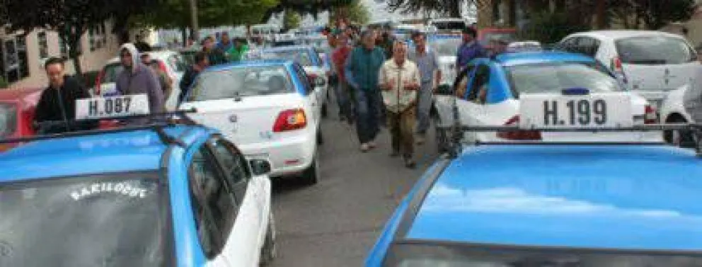 Asaltaron y agredieron a un taxista