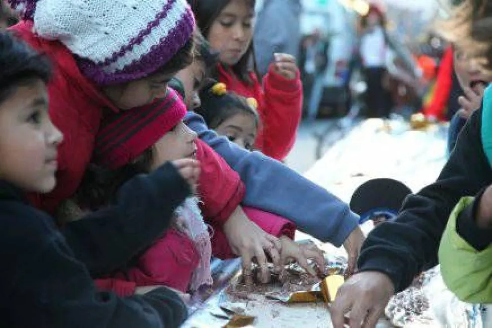 La barra de chocolate se dividió en más de 20 mil porciones