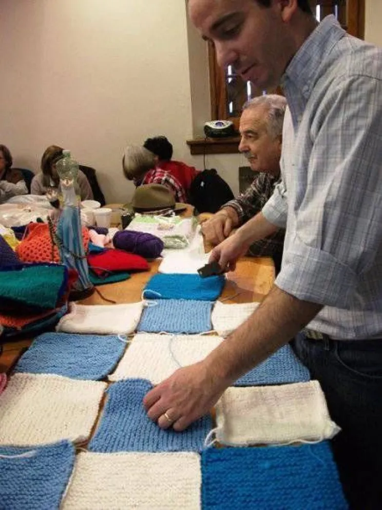 Más de 100 personas participan de jornada de tejido solidario