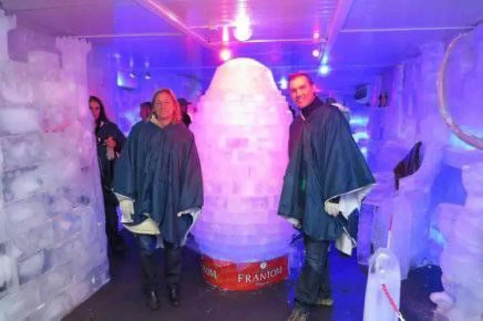 Huevo gigante de hielo se suma a la Fiesta Nacional del Chocolate