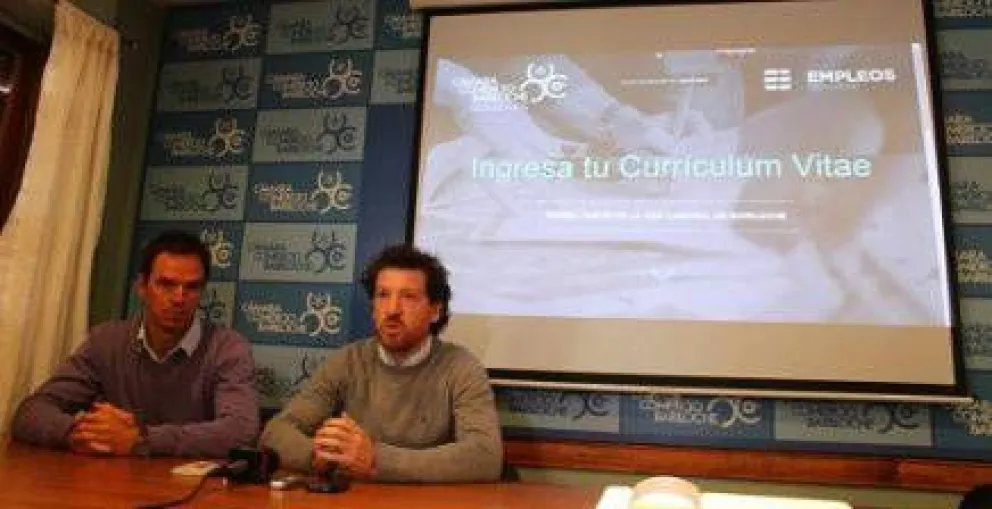 Empresarios lanzan red de búsqueda de empleo en Facebook