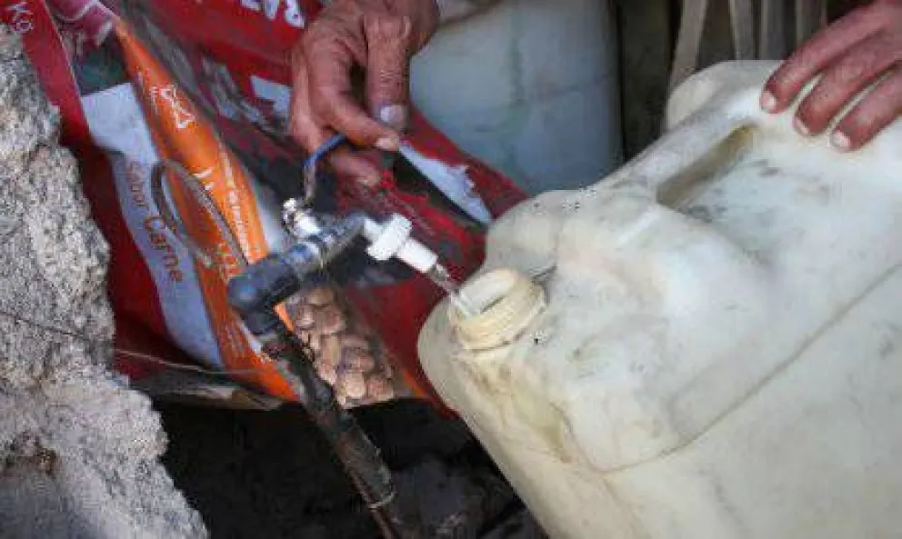 Trabajan para llevar agua a barrios del Alto