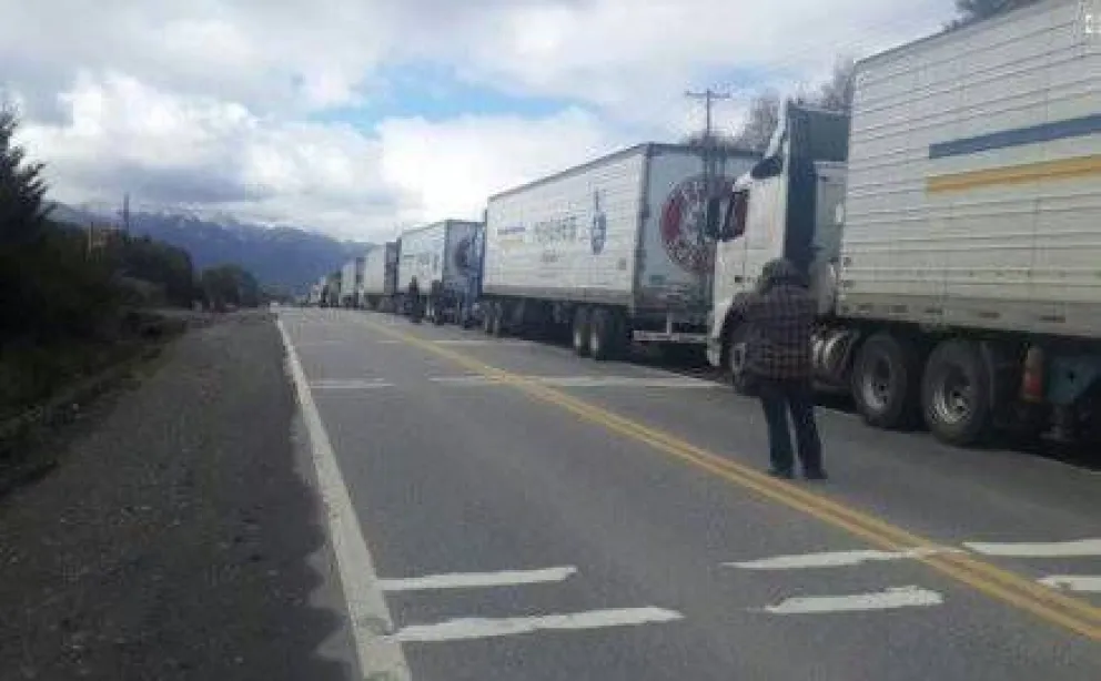 Restricción para camiones entre La Angostura y el Paso Samoré