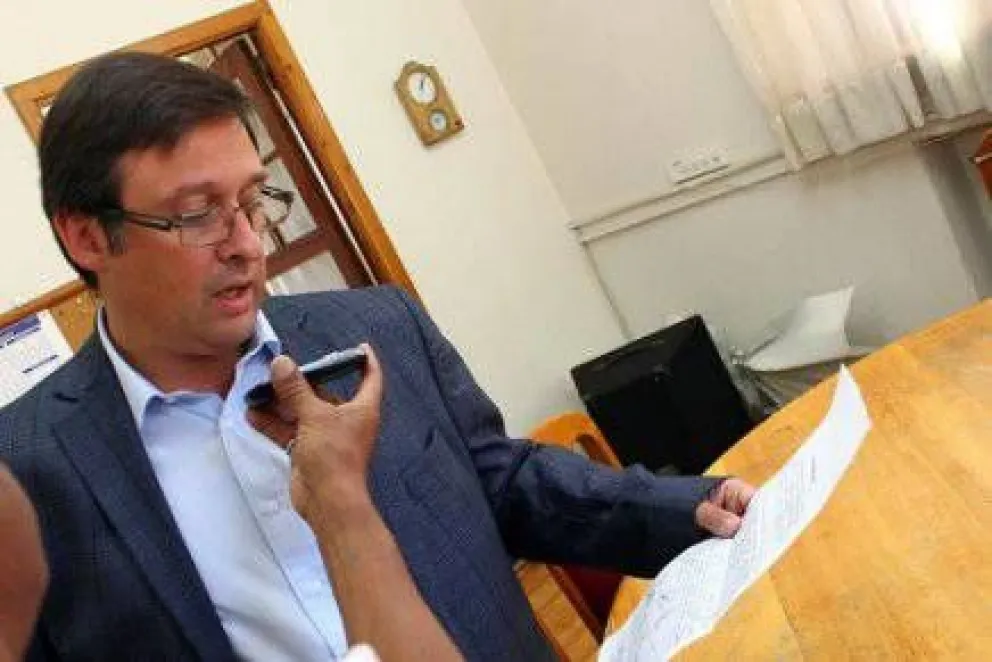 Gobierno salió al cruce de Carreras: "Sigue órdenes"