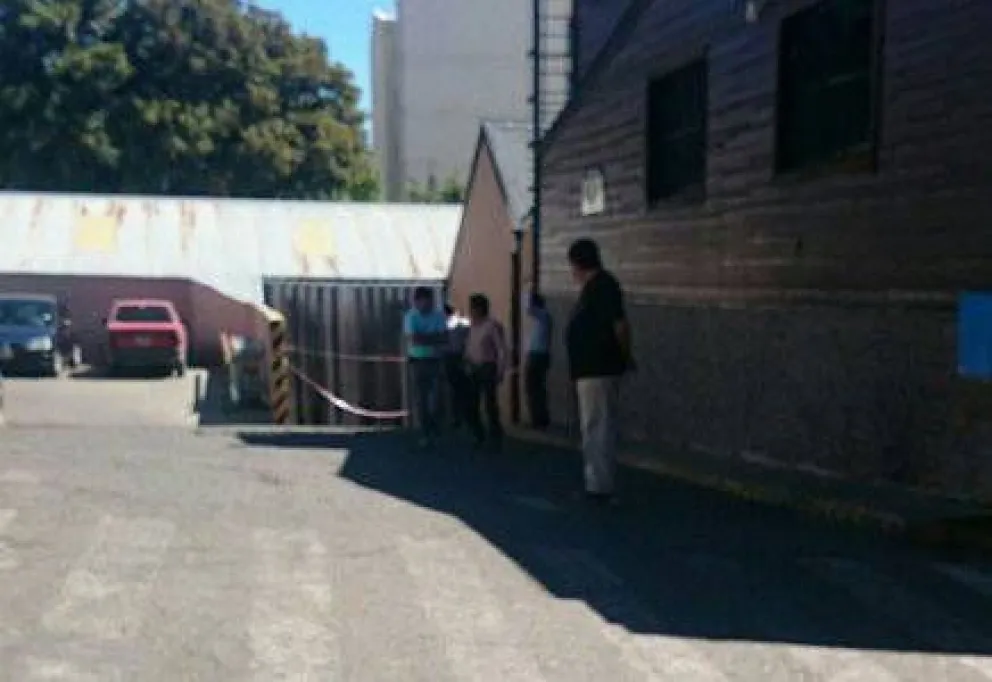 Camión atropelló a dos personas en supermercado