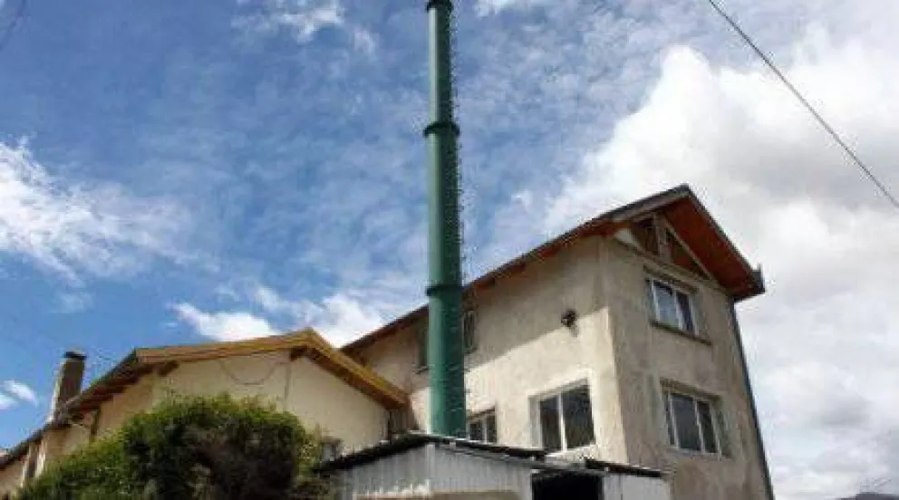 Municipio insiste en que polémica antena respeta distancia con la escuela