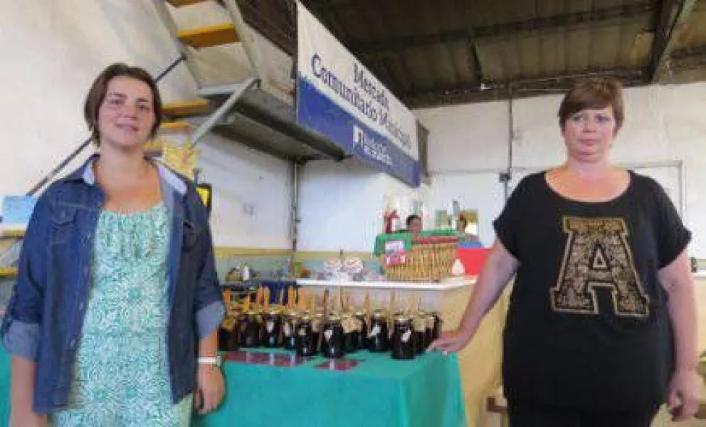 Emprendimiento familiar suma dulces y alfajores al Mercado Comunitario