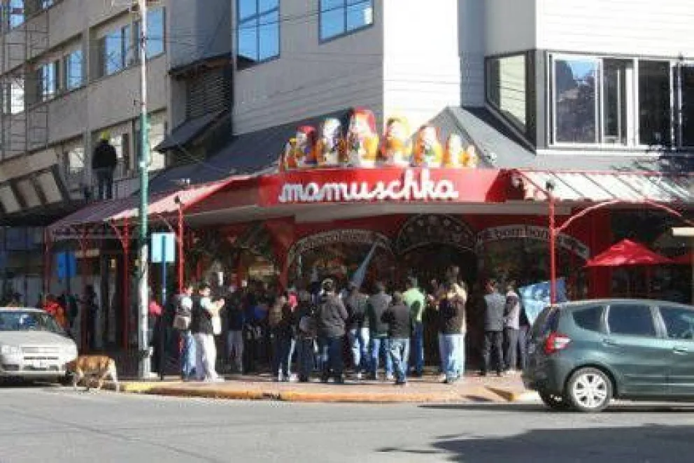 Protesta de mercantiles en chocolaterías y supermercado